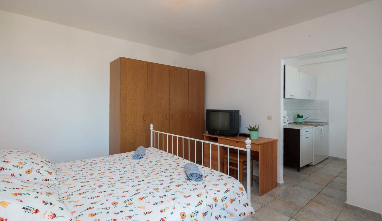 Apartments Loncar Seget Vranjica Bagian luar foto