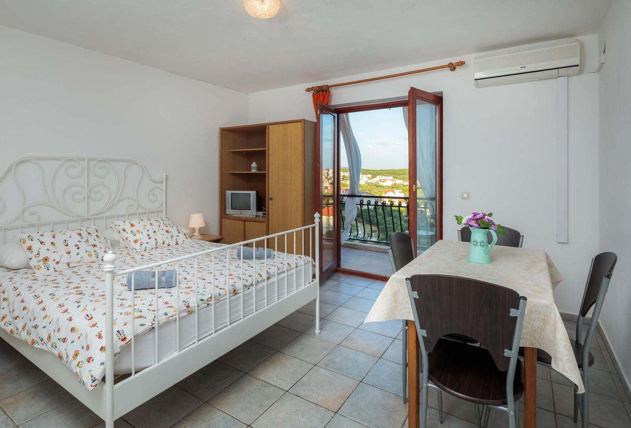 Apartments Loncar Seget Vranjica Bagian luar foto