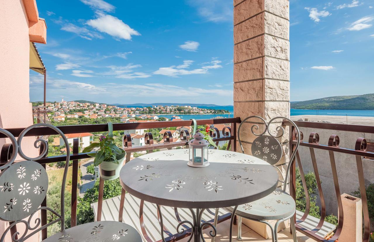 Apartments Loncar Seget Vranjica Bagian luar foto