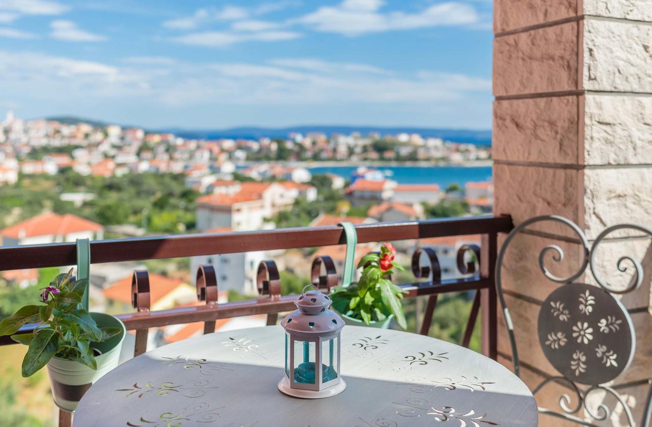 Apartments Loncar Seget Vranjica Bagian luar foto