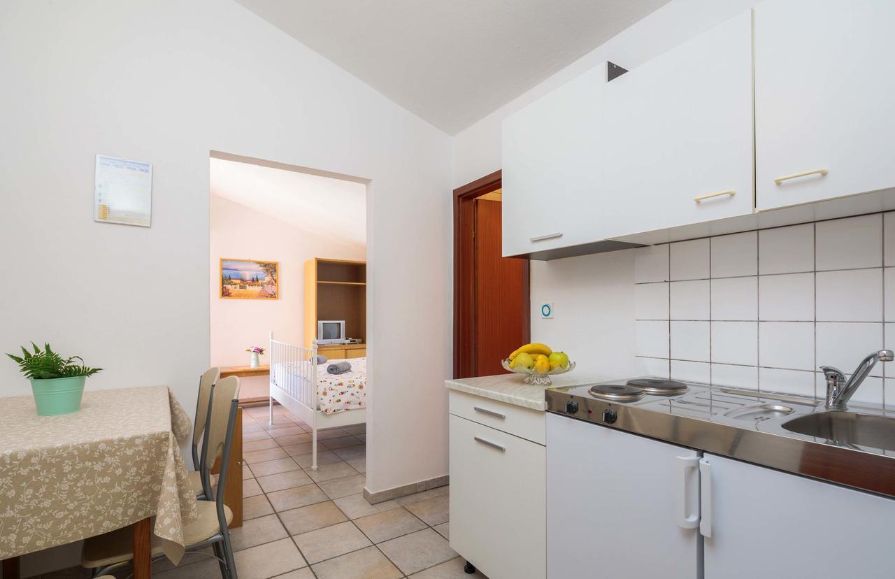 Apartments Loncar Seget Vranjica Bagian luar foto