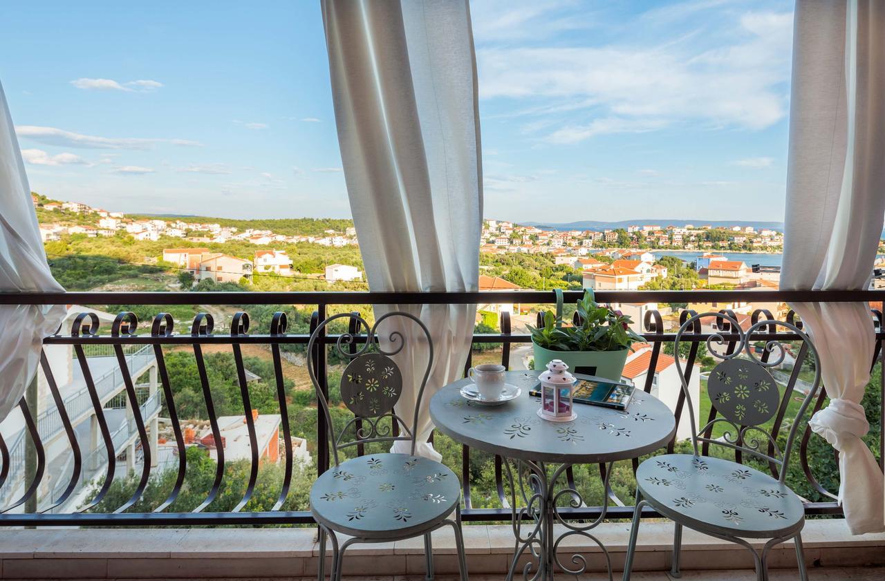 Apartments Loncar Seget Vranjica Bagian luar foto