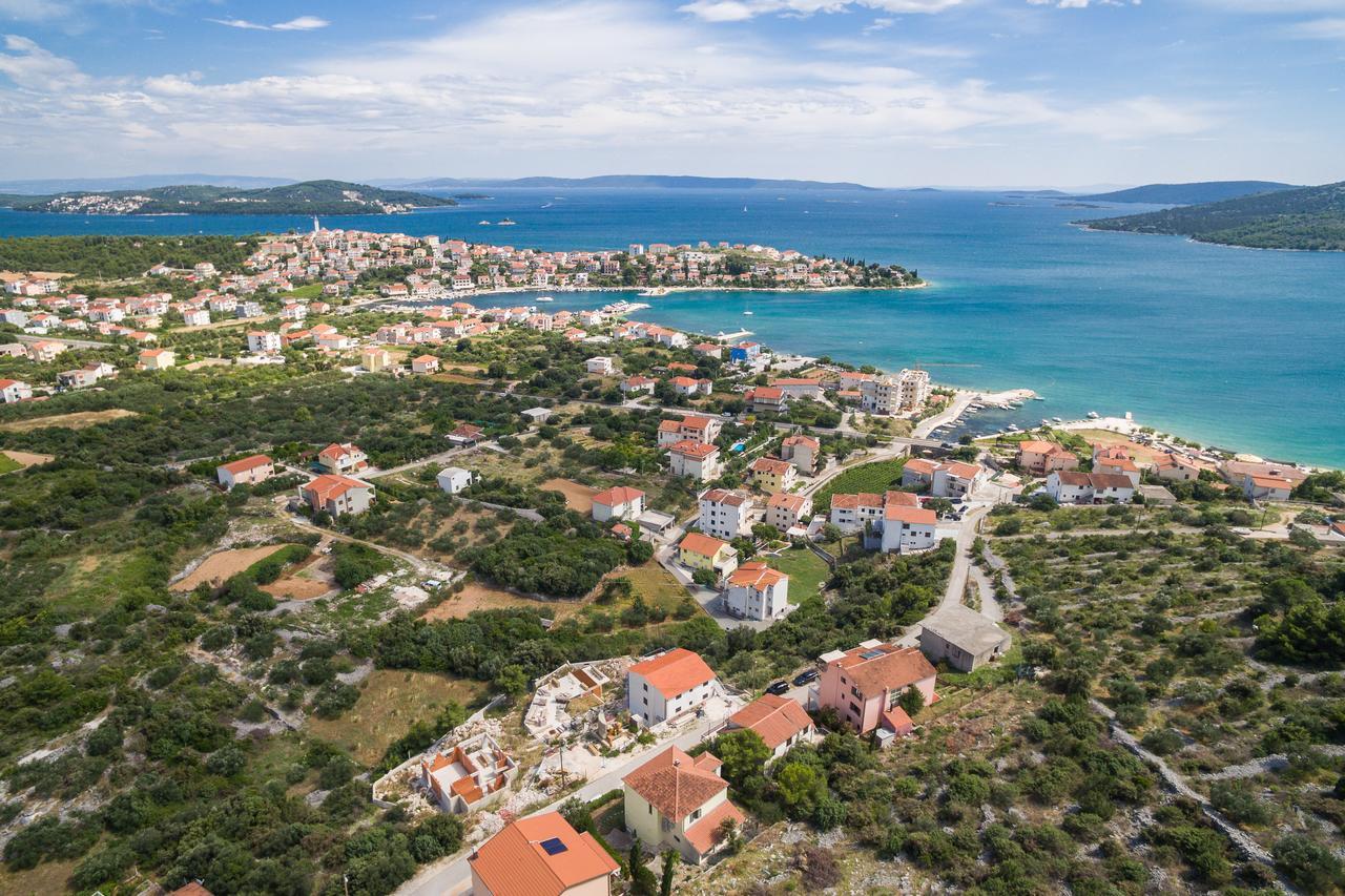 Apartments Loncar Seget Vranjica Bagian luar foto