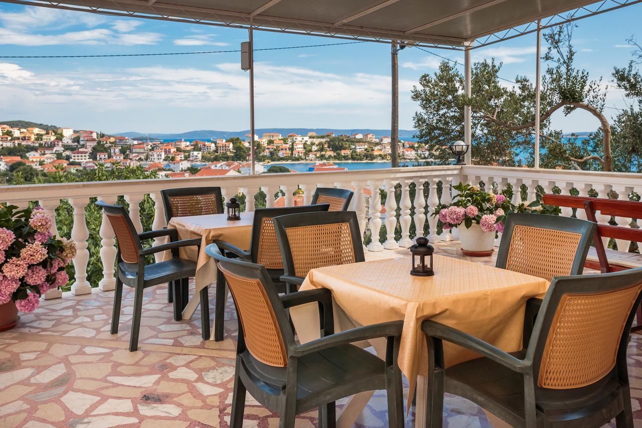Apartments Loncar Seget Vranjica Bagian luar foto