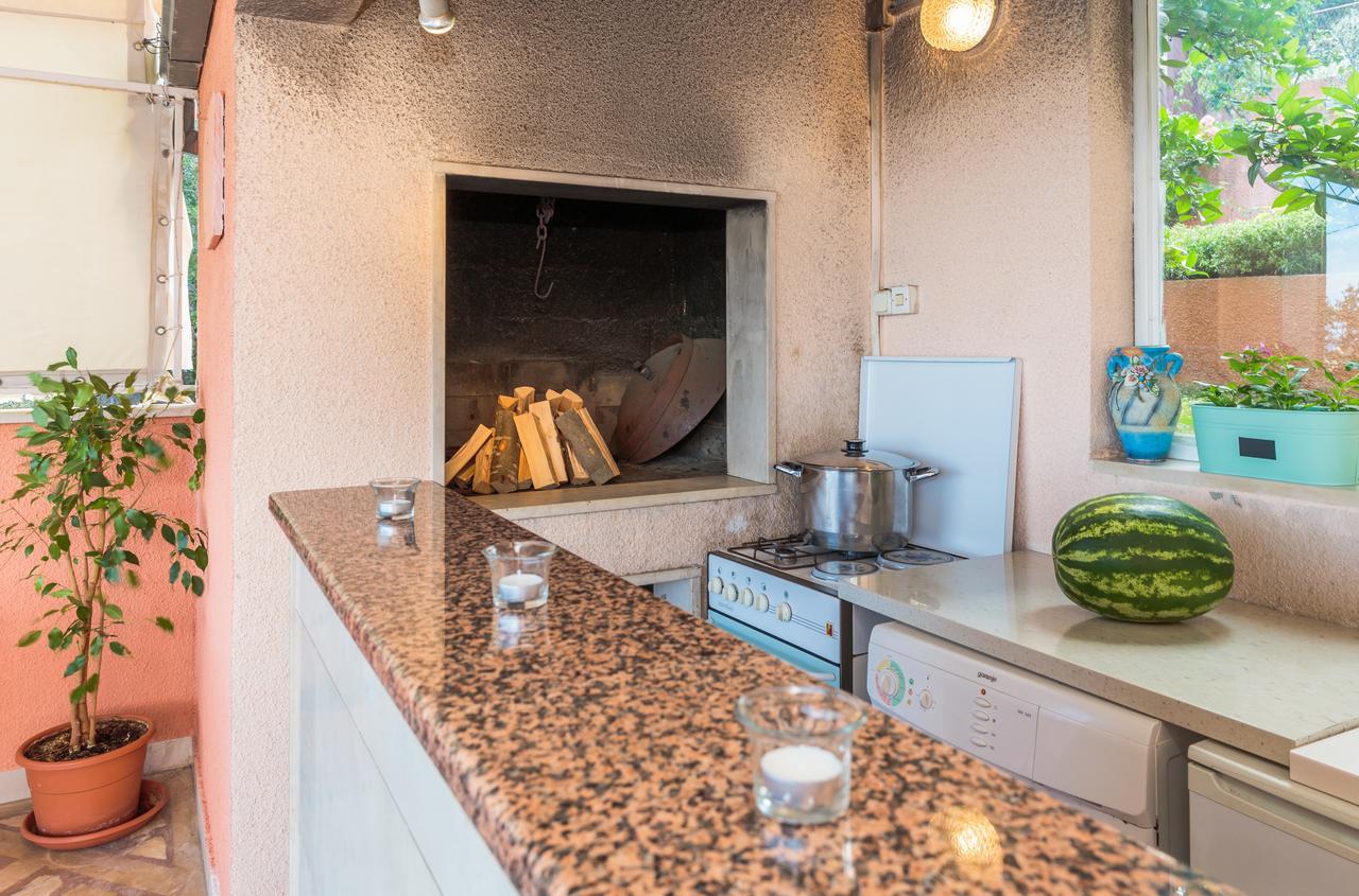 Apartments Loncar Seget Vranjica Bagian luar foto