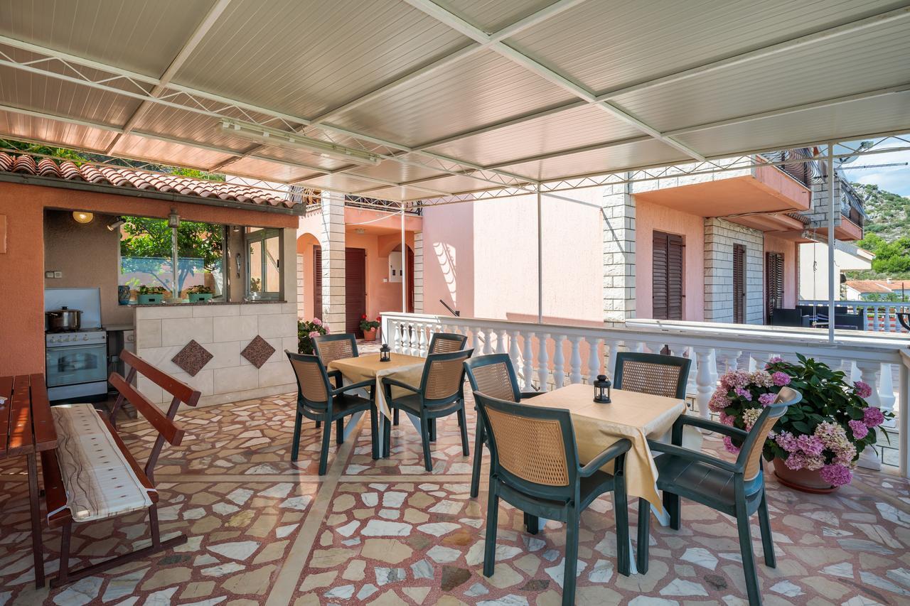 Apartments Loncar Seget Vranjica Bagian luar foto